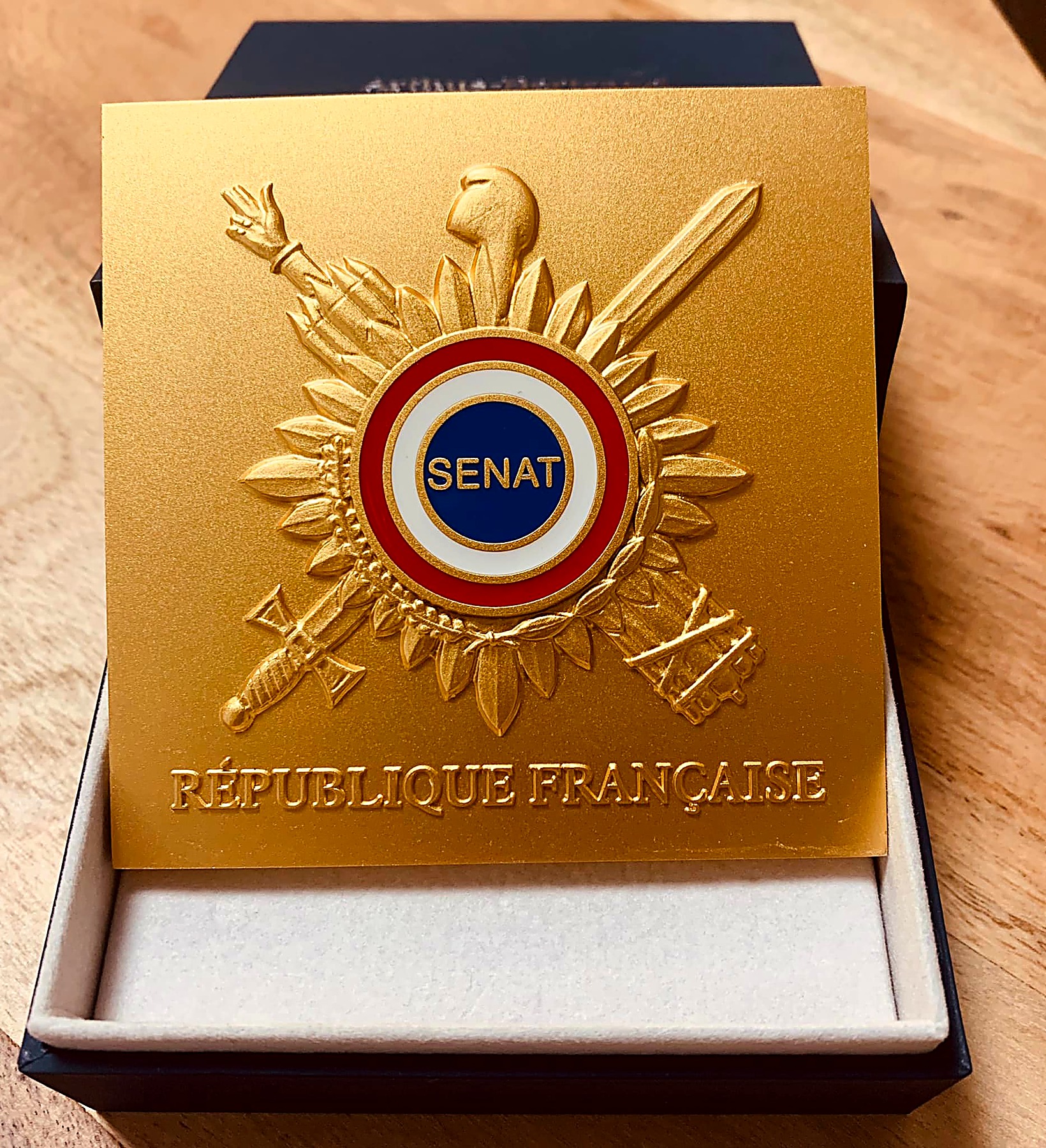 Médaille du Sénat de la République française présentée dans son écrin